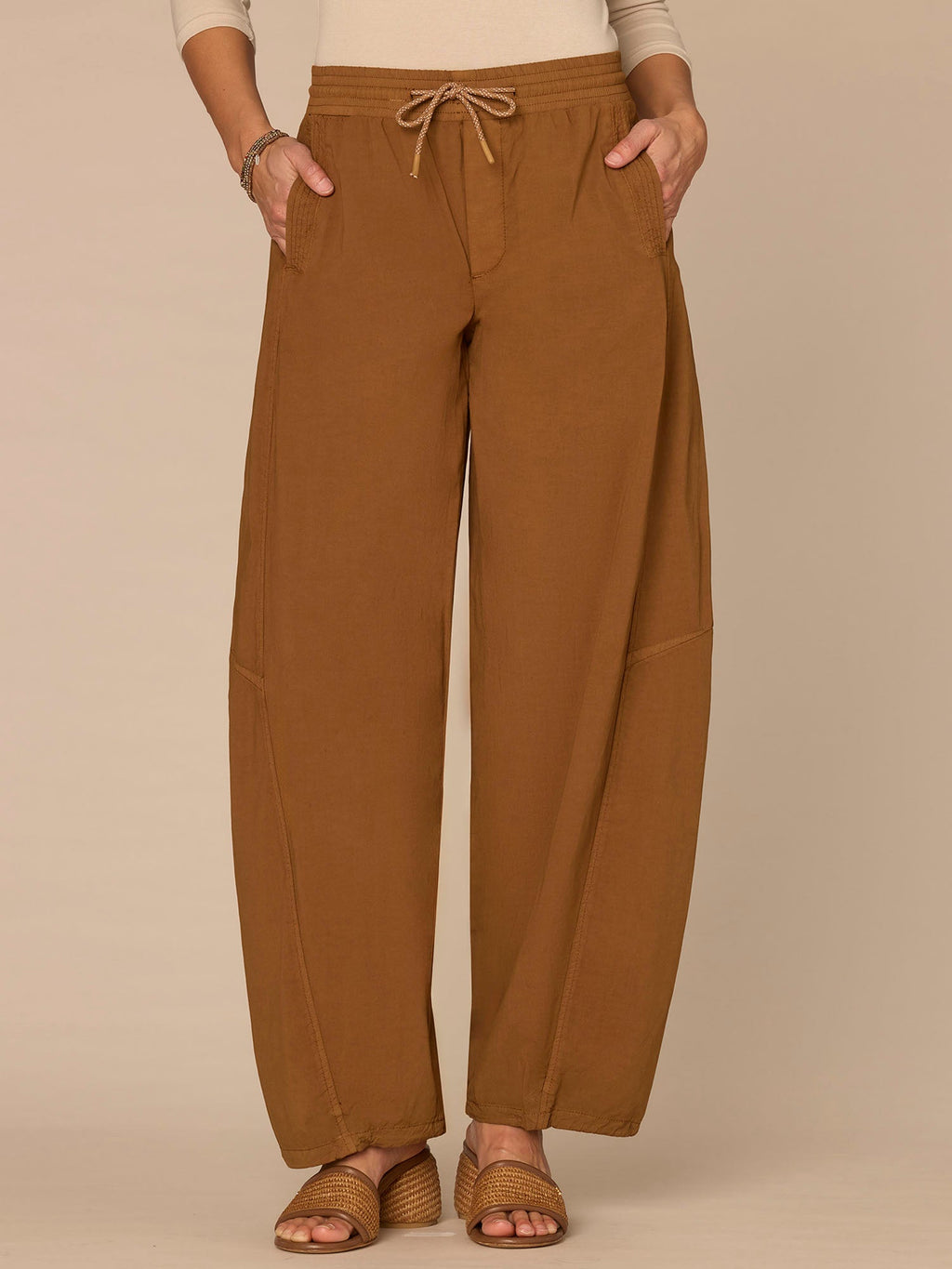 "Ab"leisure Skyrise Cinched Waist Toggle Hem Petite Jogger Pants