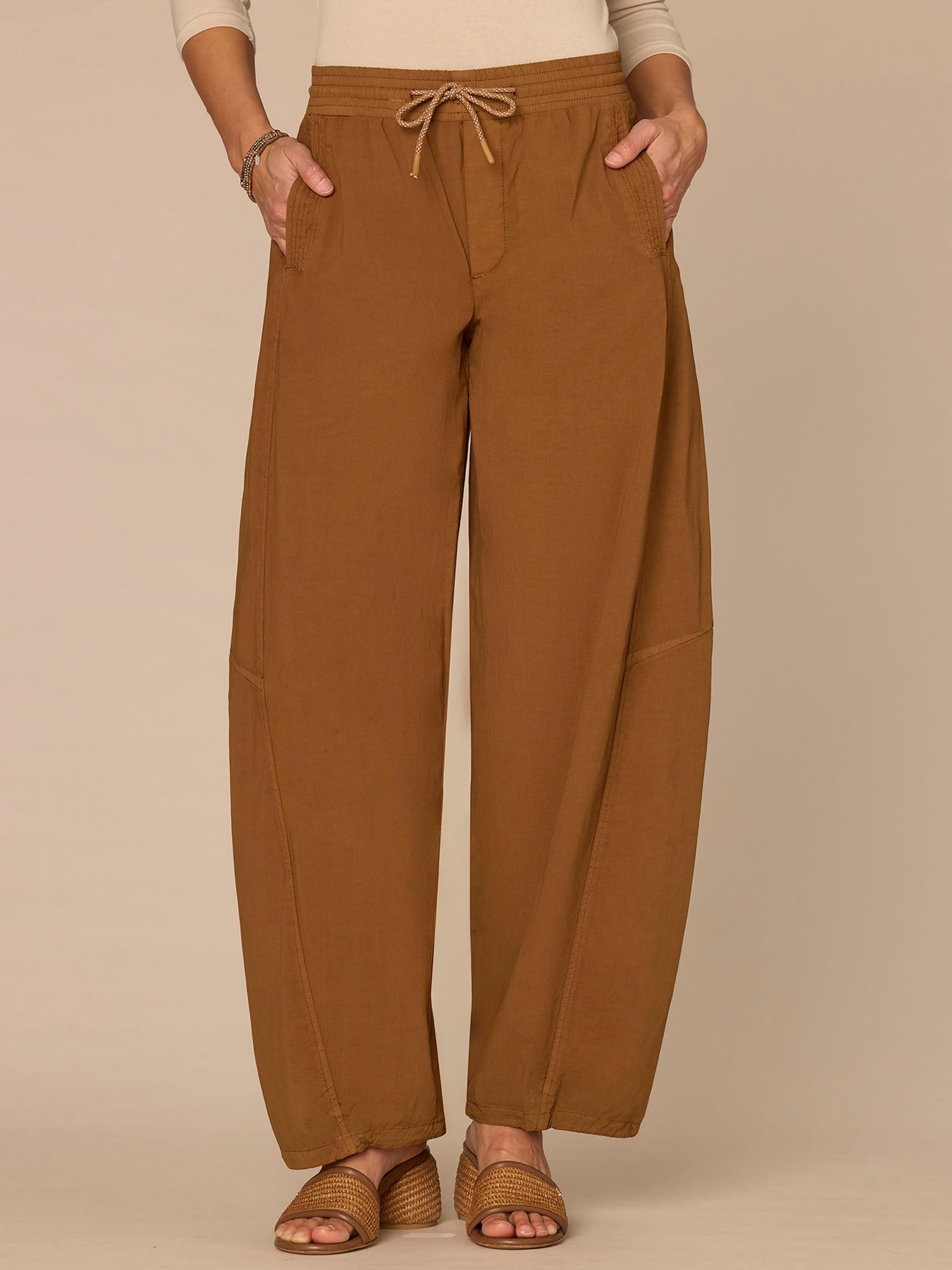 "Ab"leisure Skyrise Cinched Waist Toggle Hem Petite Jogger Pants
