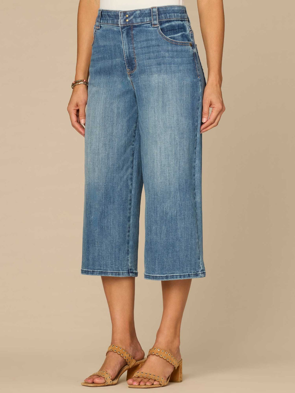"Ab"solution® High Rise Hook and Bar Petite Relaxed Capri Jeans