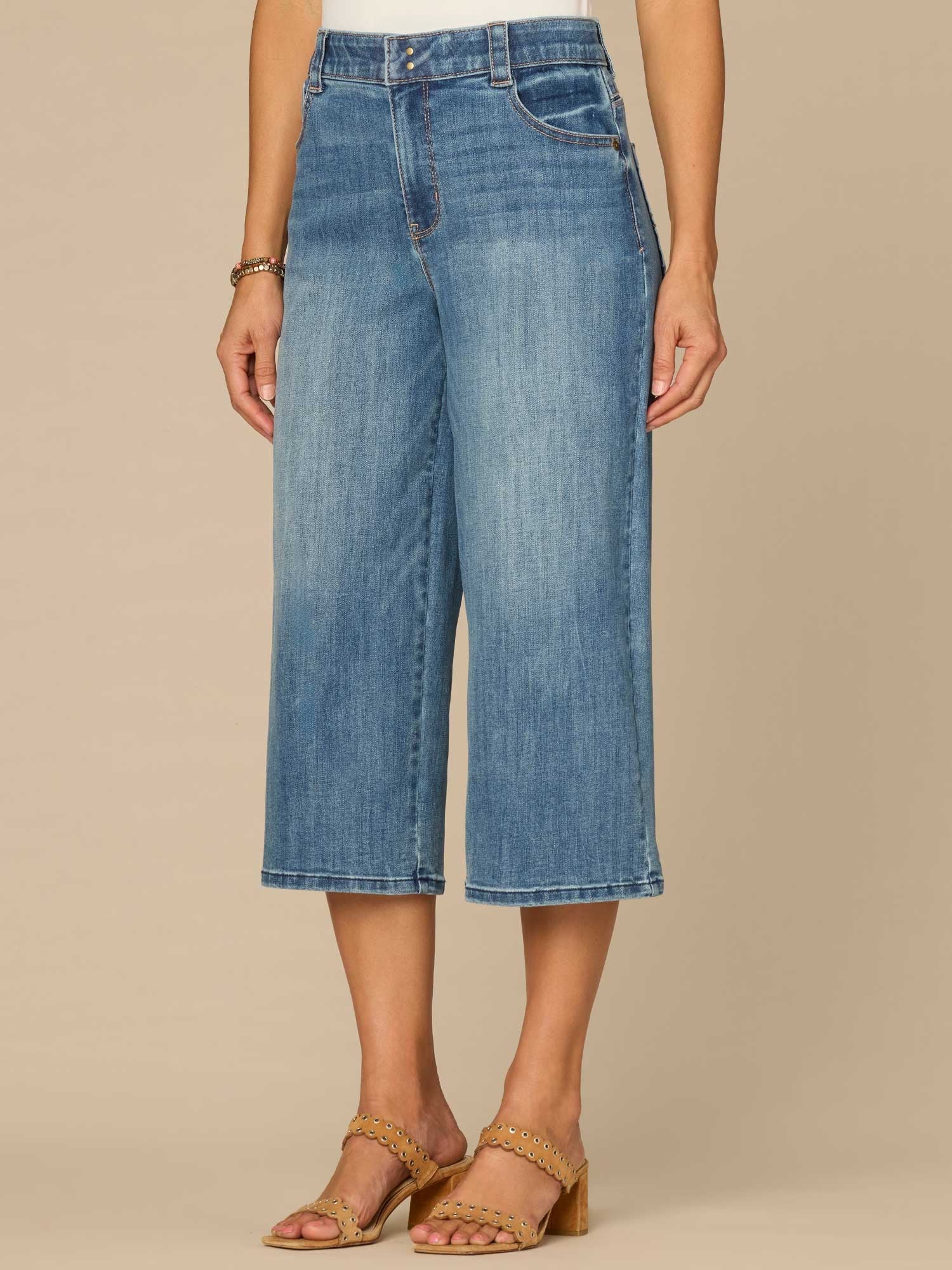 "Ab"solution® High Rise Hook and Bar Petite Relaxed Capri Jeans