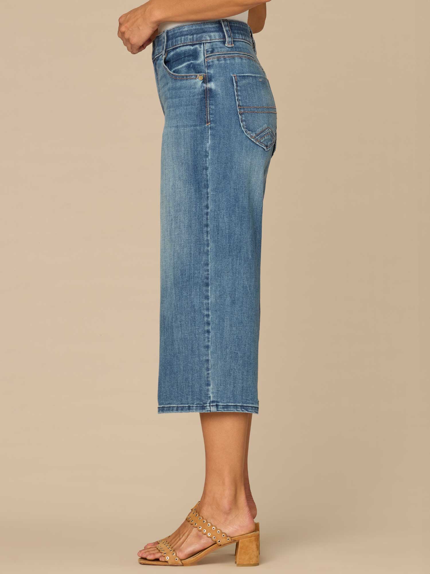 "Ab"solution® High Rise Hook and Bar Relaxed Capri Jeans