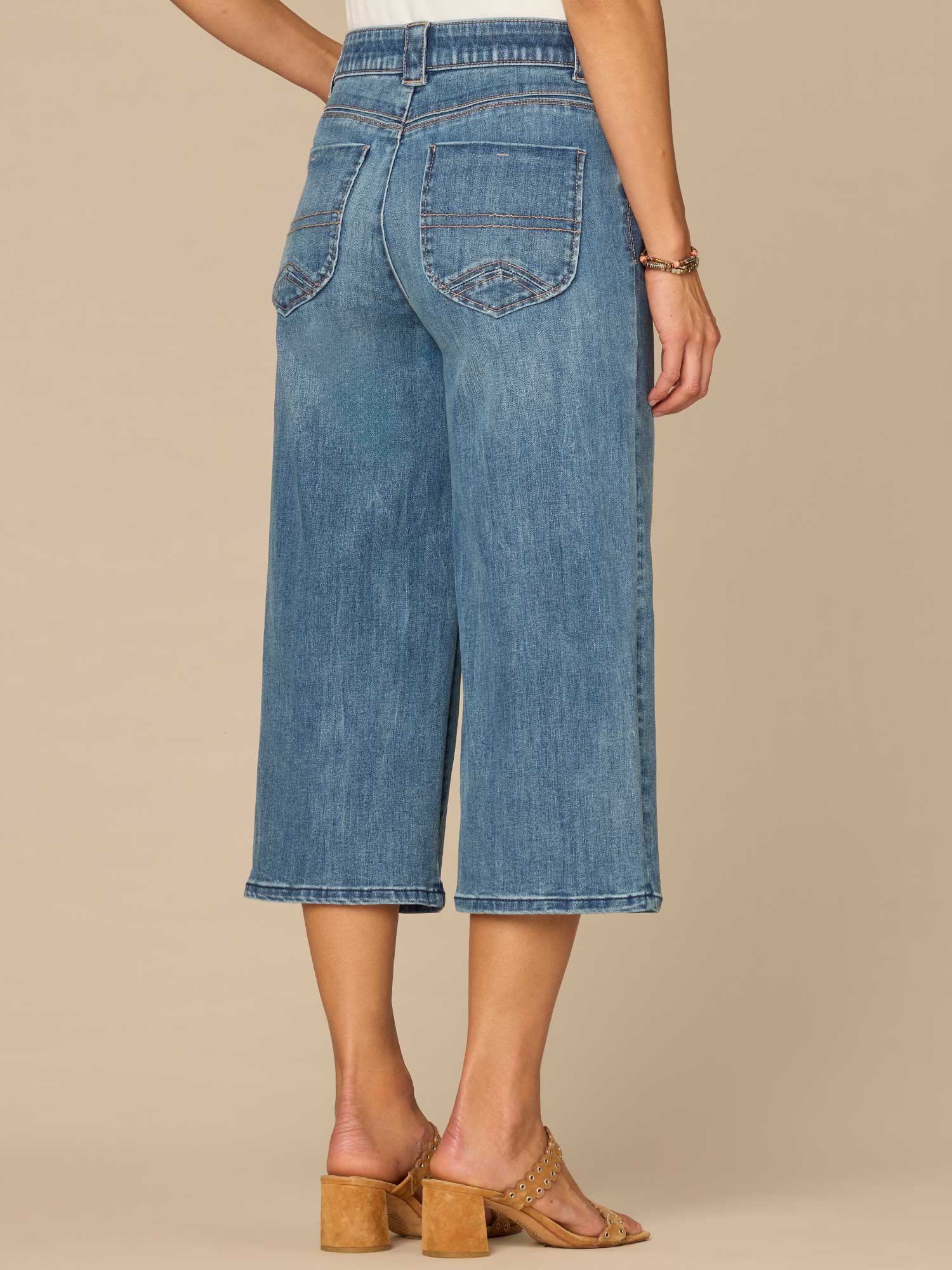 "Ab"solution® High Rise Hook and Bar Petite Relaxed Capri Jeans
