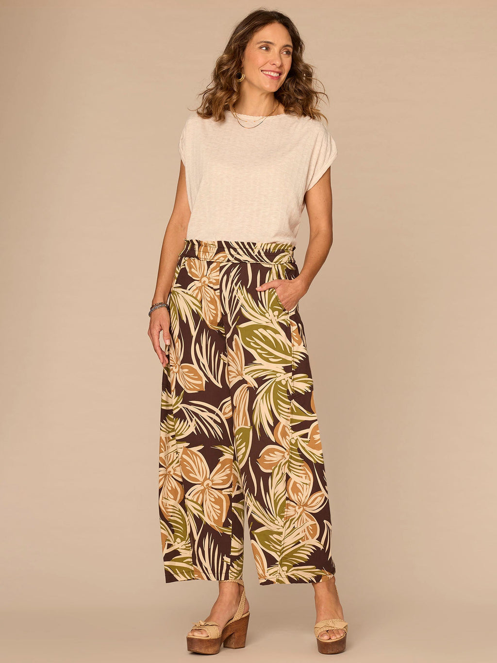 Extended Shoulder Sleeve Scallop Edge Boat Neck Shirttail Hem Knit Top
