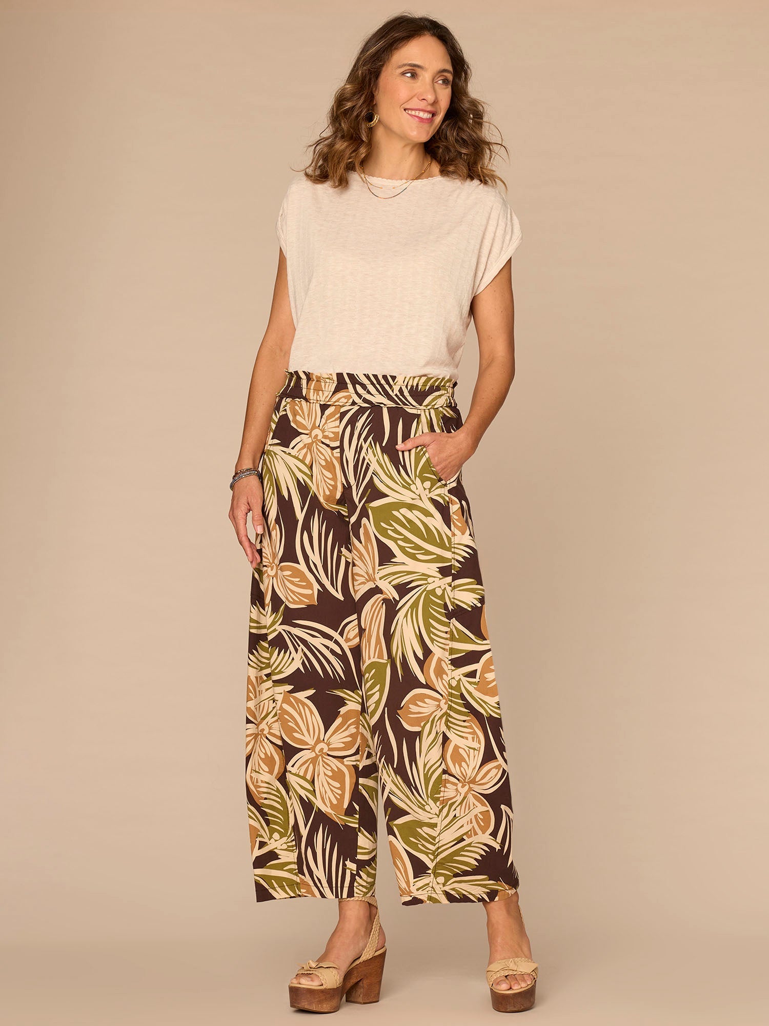 Extended Shoulder Sleeve Scallop Edge Boat Neck Shirttail Hem Knit Top