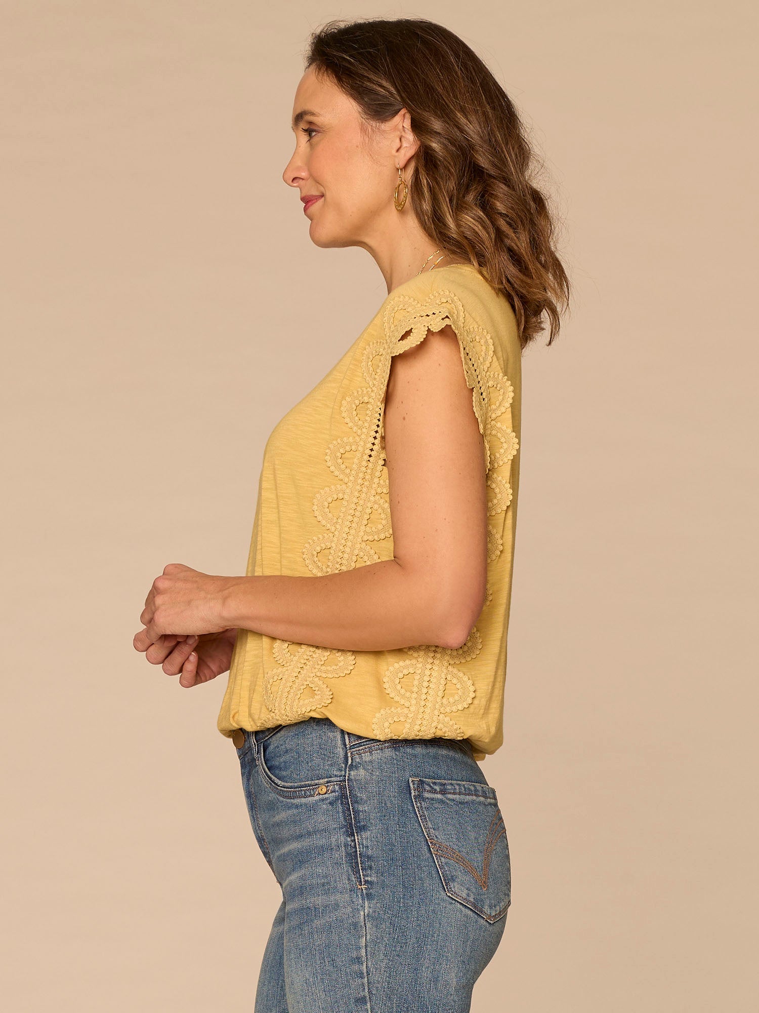 Extended Cap Sleeve Scoop Neck Scallop Trim Bubble Hem Knit Top