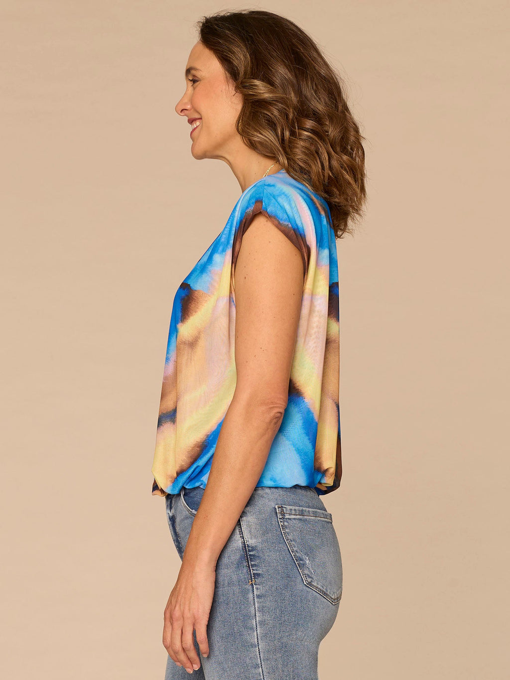 Extended Cap Sleeve Scoop Neck Pleated Bubble Hem Printed Knit Top
