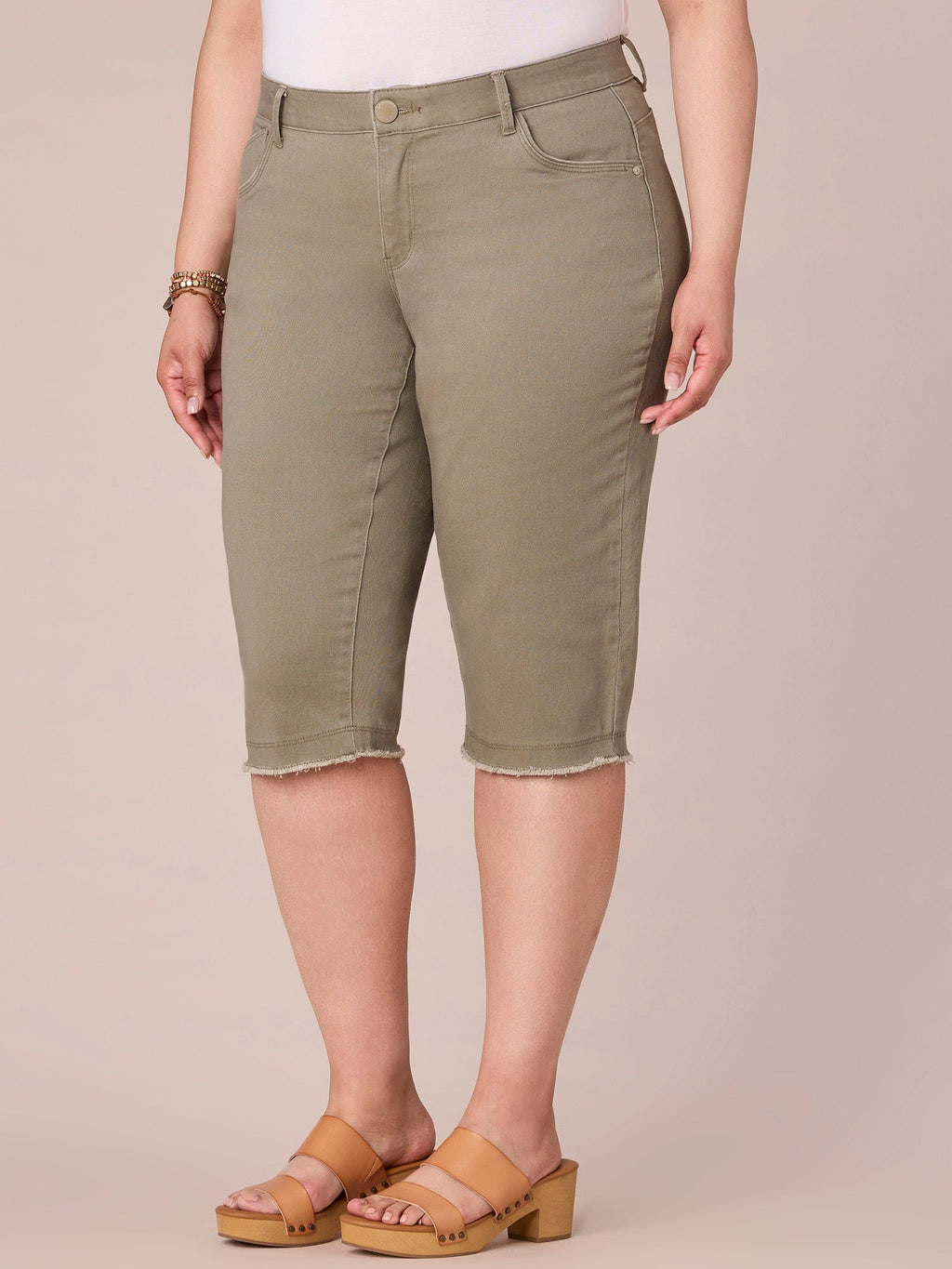 "Ab"solution Plus Size Mid-Rise Frayed Hem Skimmer Pants