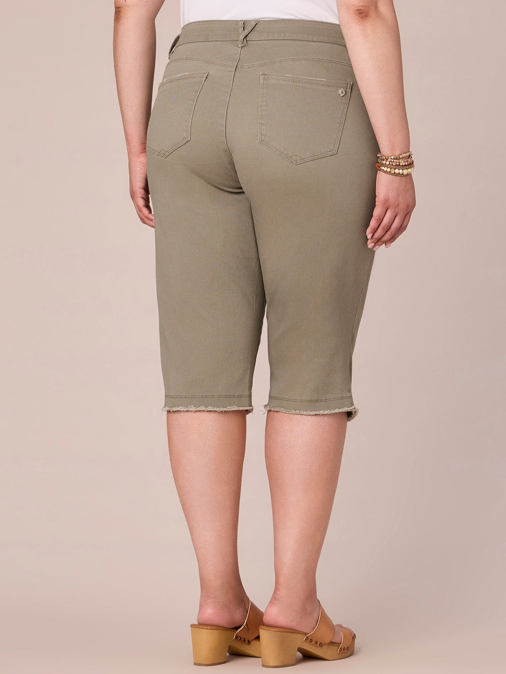 "Ab"solution Plus Size Mid-Rise Frayed Hem Skimmer Pants