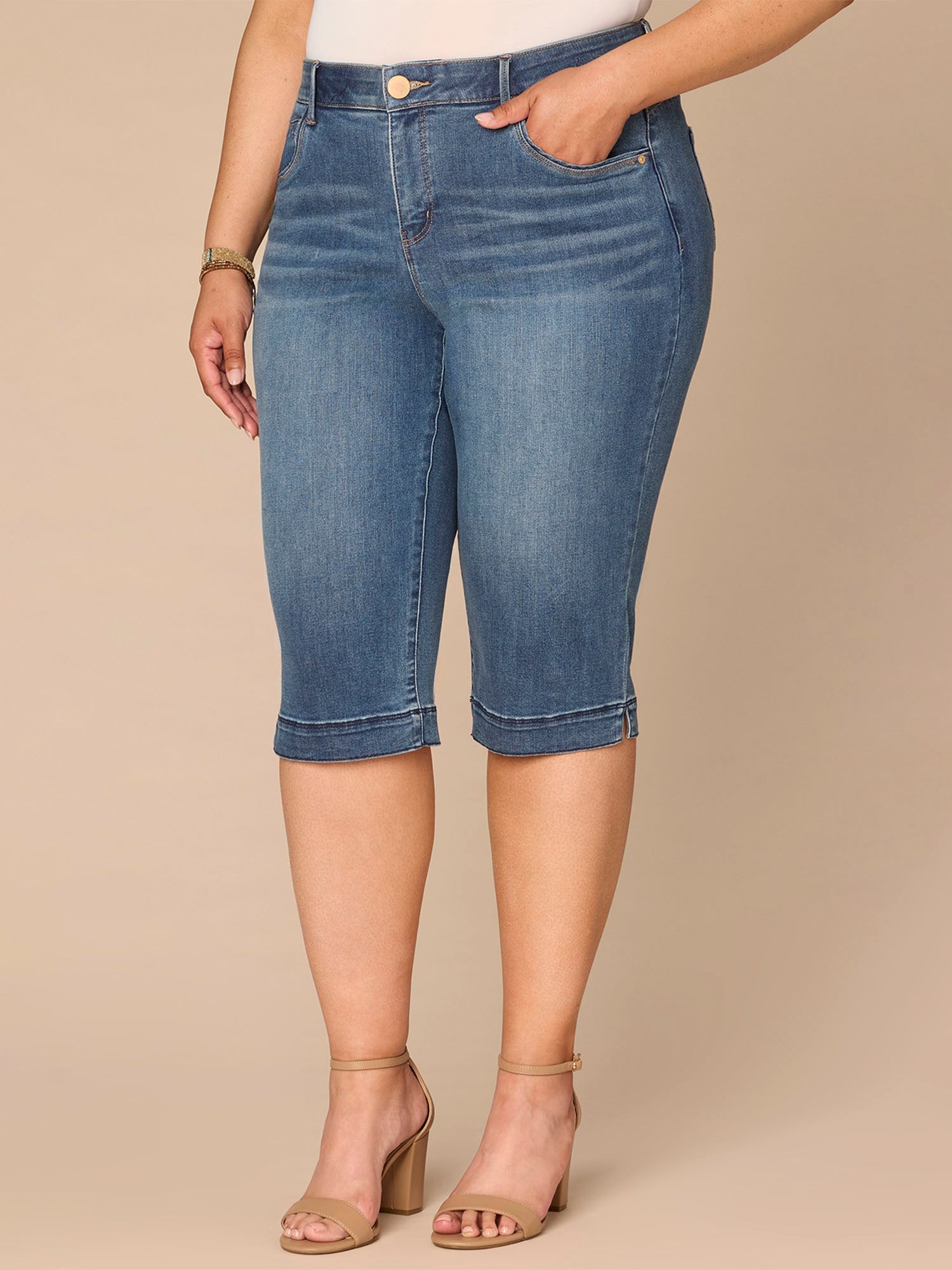"Ab"solution® Mid-Rise 3D Embroidered Pocket Plus Size Skimmer Jeans