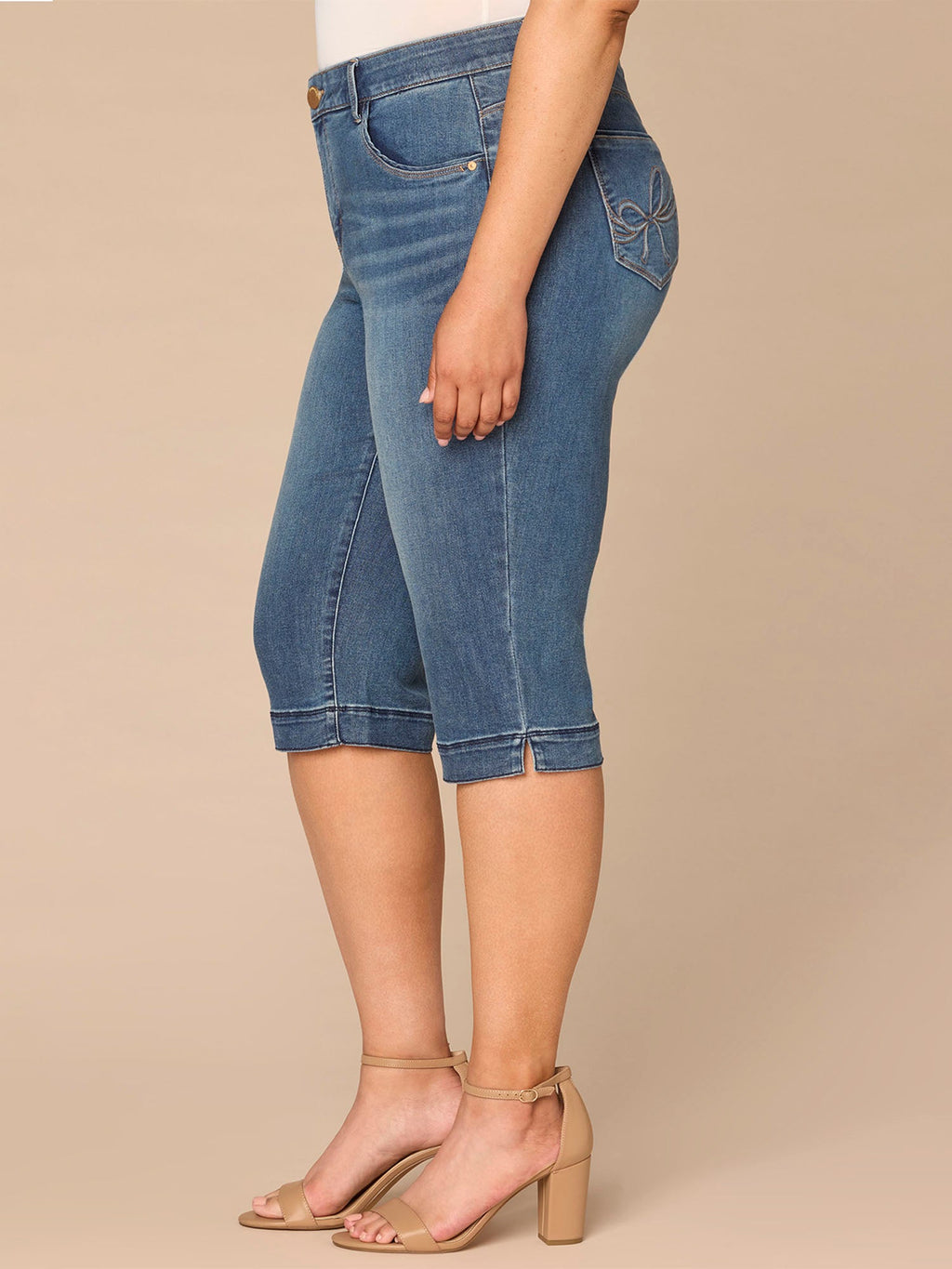 "Ab"solution® Mid-Rise 3D Embroidered Pocket Plus Size Skimmer Jeans