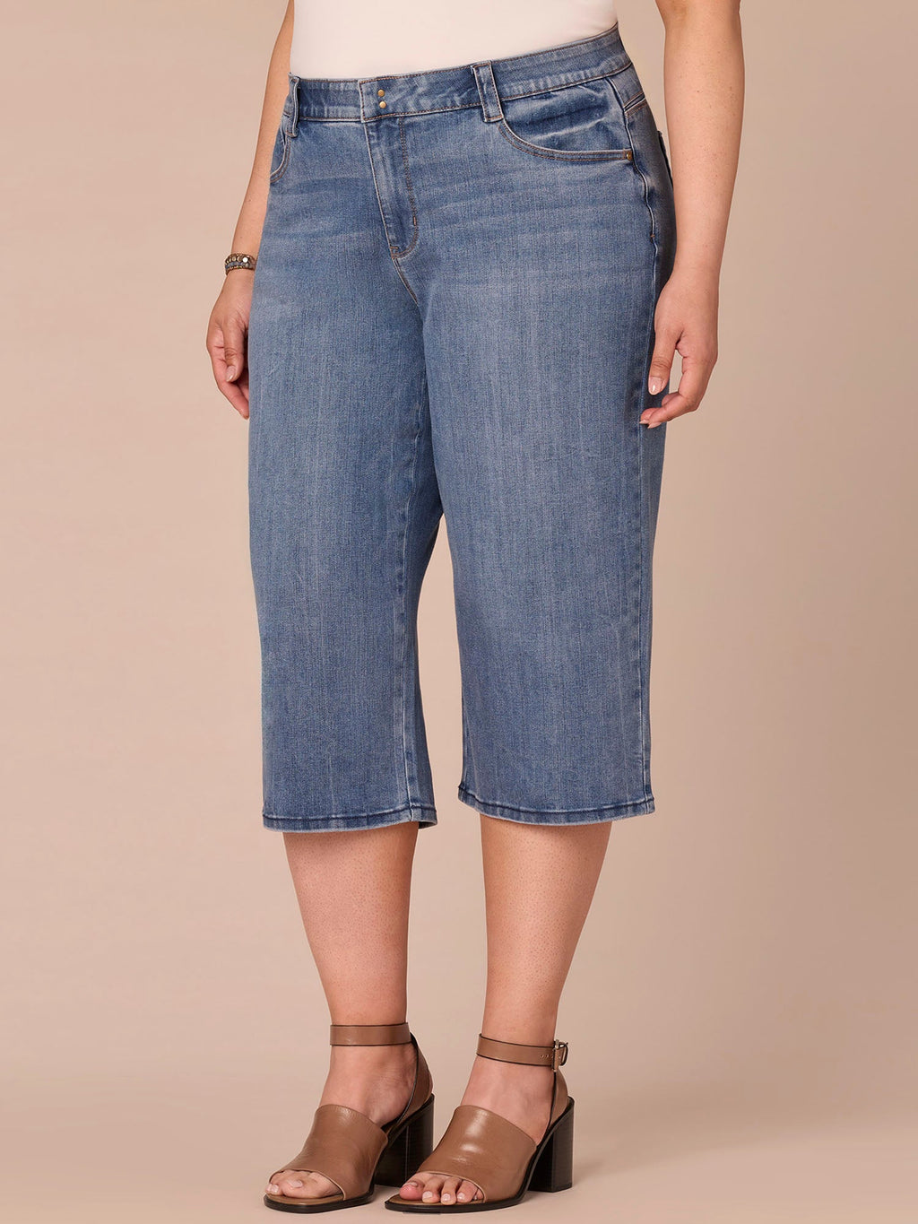 "Ab"solution® High Rise Hook and Bar Plus Size Relaxed Capri Jeans