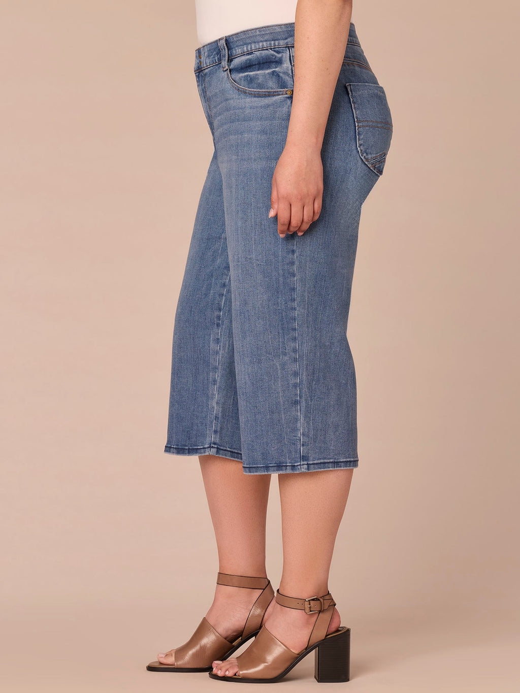 "Ab"solution® High Rise Hook and Bar Plus Size Relaxed Capri Jeans