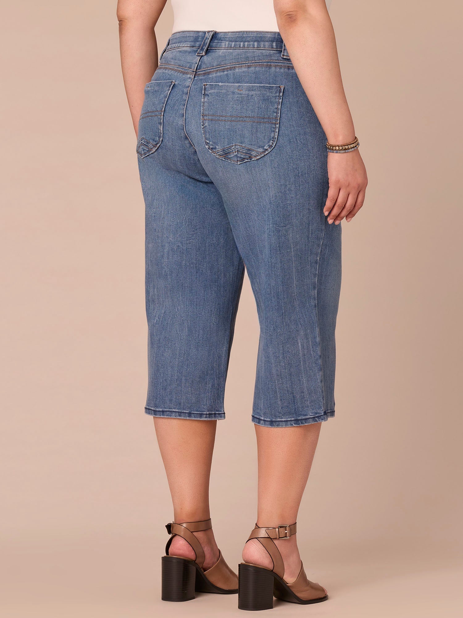 "Ab"solution® High Rise Hook and Bar Plus Size Relaxed Capri Jeans